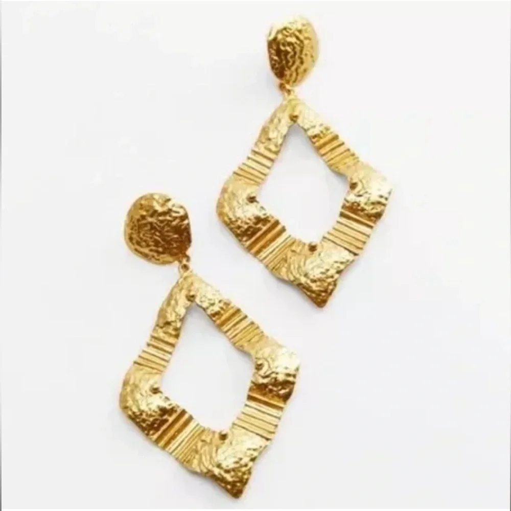 ZARA Textured rhombus Earrings - Picture 1 of 4